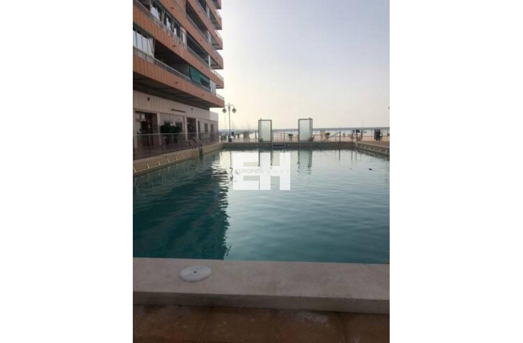 Resale - Apartment - Torrevieja - Playa de los Naúfragos