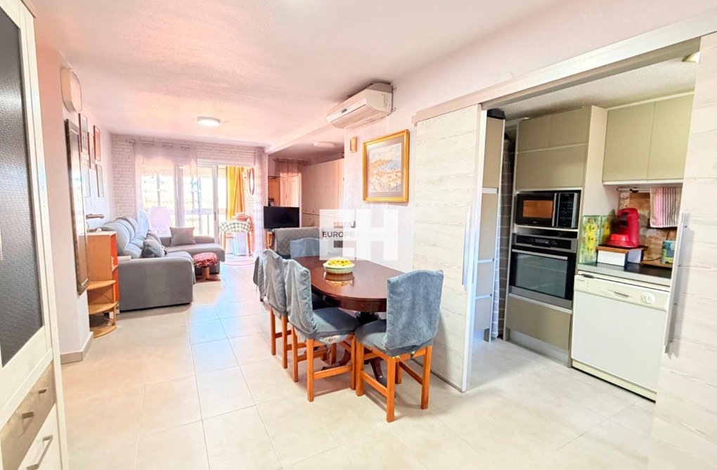 Resale - Apartment - Torrevieja - Playa de los Naúfragos