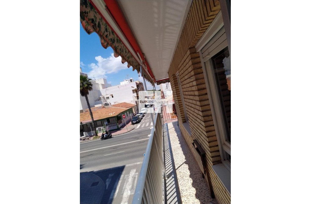 Resale - Apartment - Torrevieja - Playa de los Naúfragos