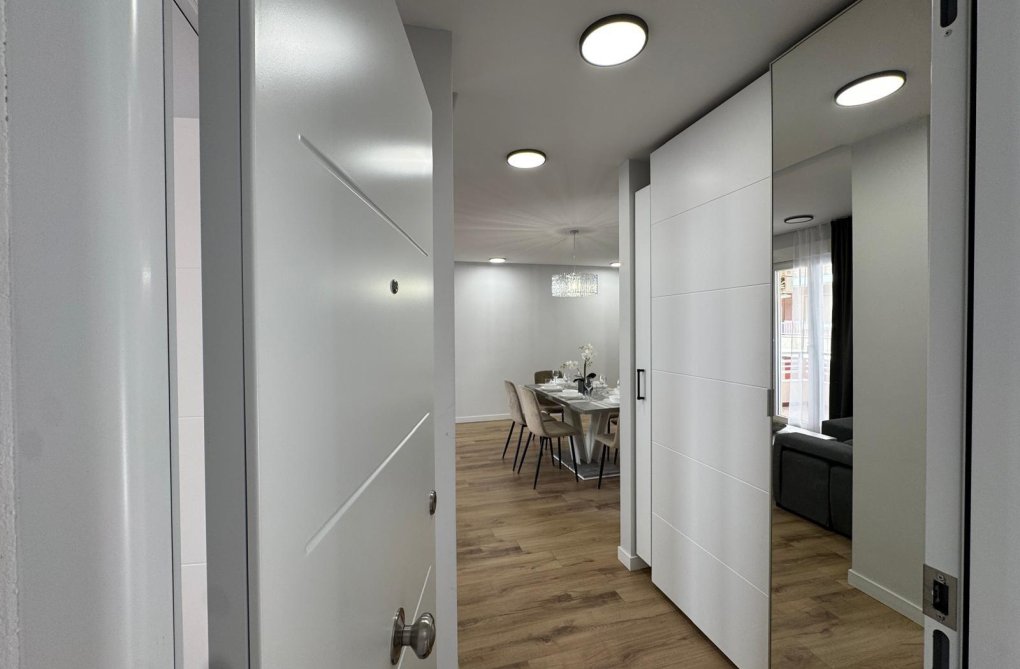 Resale - Apartment - Torrevieja - Playa del Cura