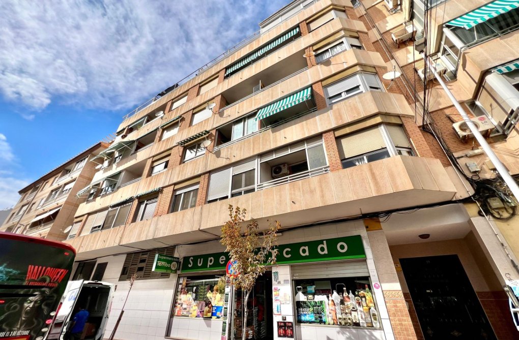 Resale - Apartment - Torrevieja - Puerto Deportivo