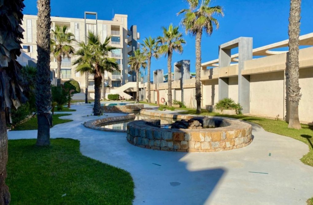 Resale - Apartment - Torrevieja - Torre La Mata