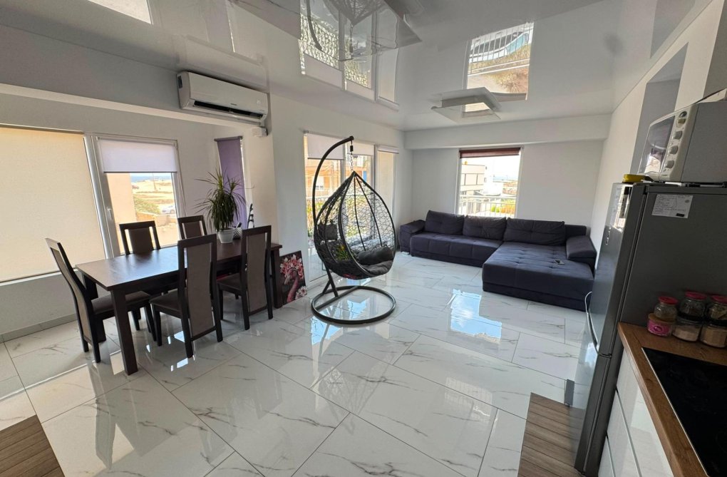 Resale - Apartment - Torrevieja - Zona Los Frutales