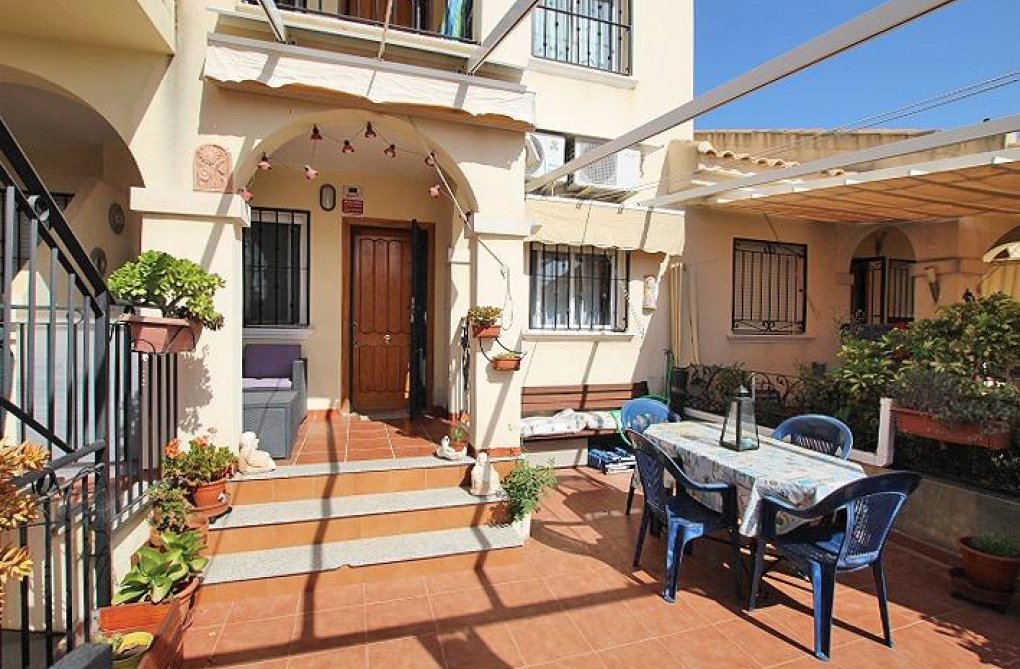 Resale - Bungalow - Guardamar del Segura - 03140