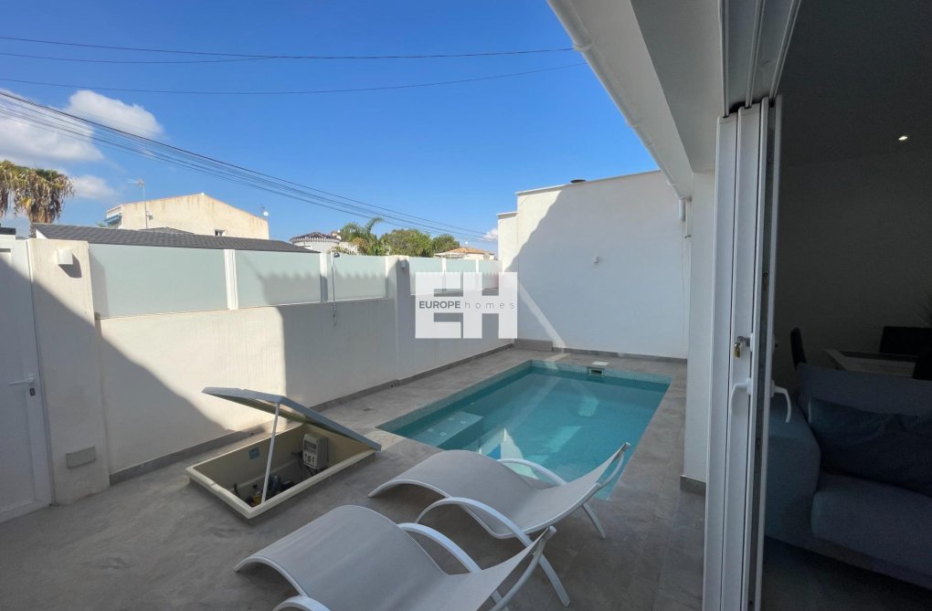 Resale - Bungalow - Orihuela Costa - La Regia