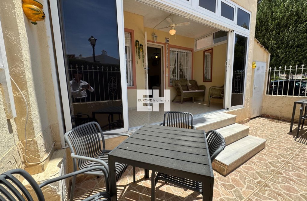 Resale - Bungalow - Torrevieja - La Siesta - El Salado - Torreta