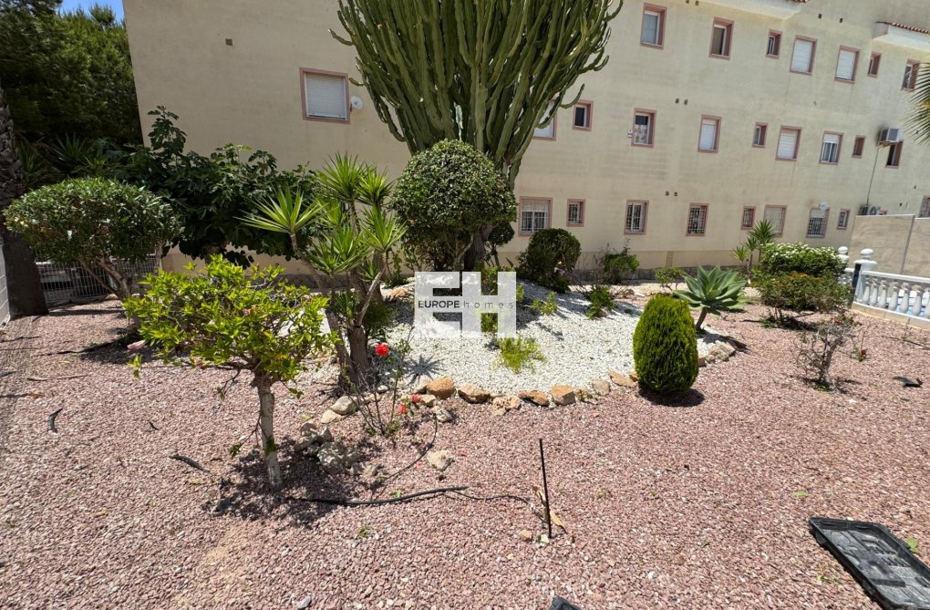 Resale - Bungalow - Torrevieja - La Siesta - El Salado - Torreta
