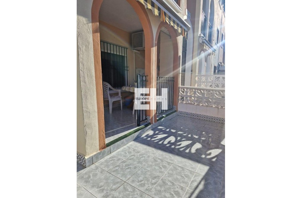 Resale - Bungalow - Torrevieja - Playa de los Naúfragos