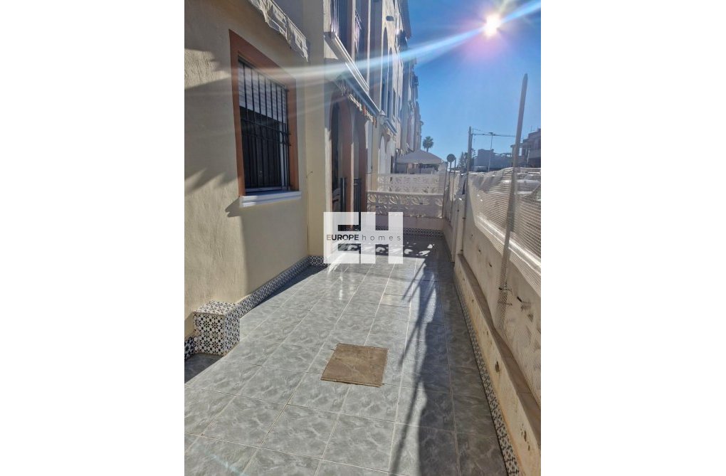 Resale - Bungalow - Torrevieja - Playa de los Naúfragos