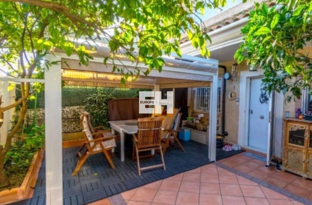 Resale - Semi Detached - Torrevieja - Aguas Nuevas