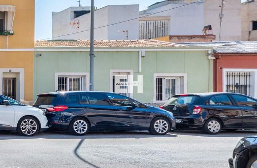 Resale - town house - Alicante - San Agustín