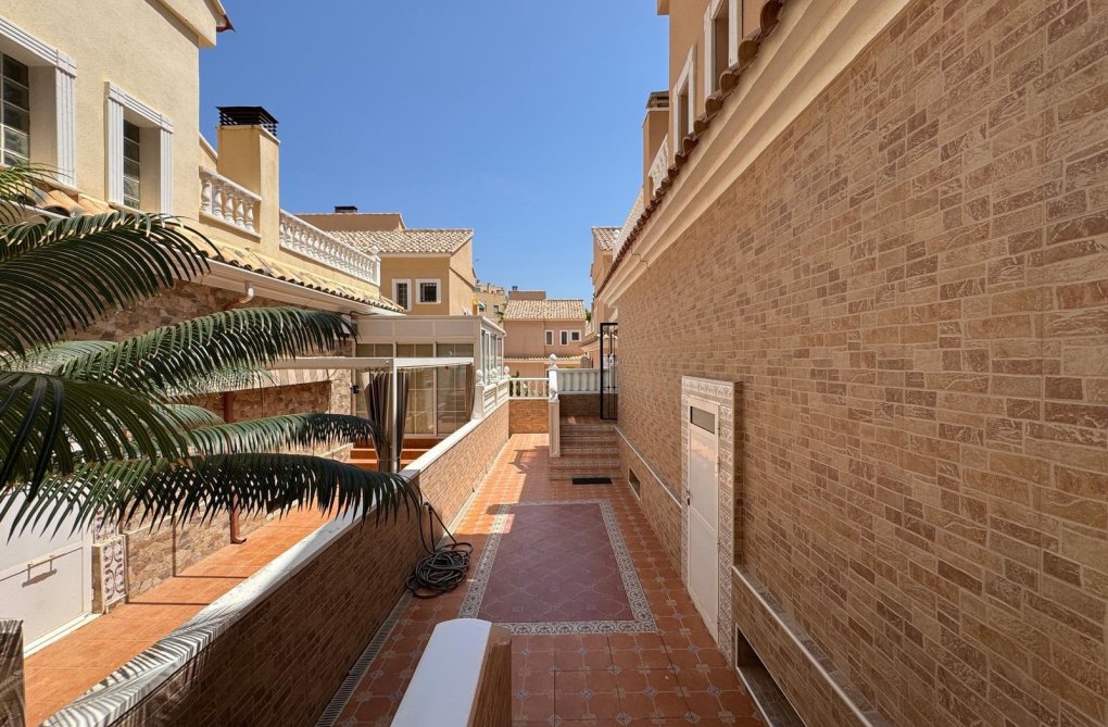 Resale - town house - Guardamar del Segura - Urbanizaciones