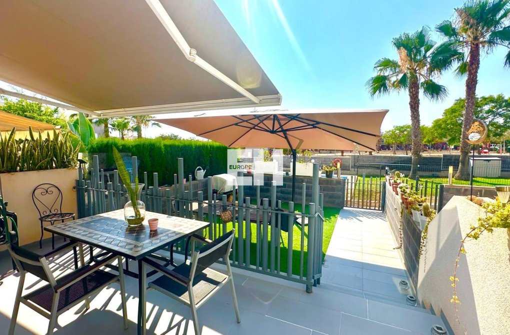 Resale - town house - Torrevieja - Aguas Nuevas