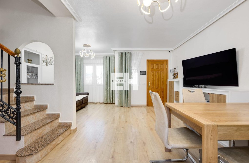 Resale - town house - Torrevieja - Aguas Nuevas