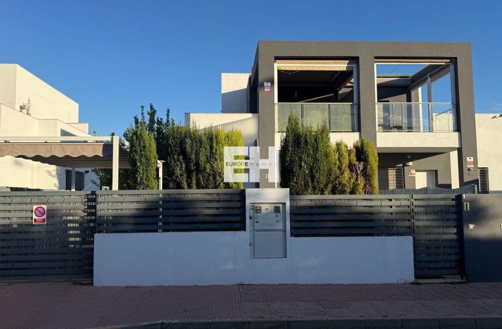 Resale - town house - Torrevieja - Aguas Nuevas