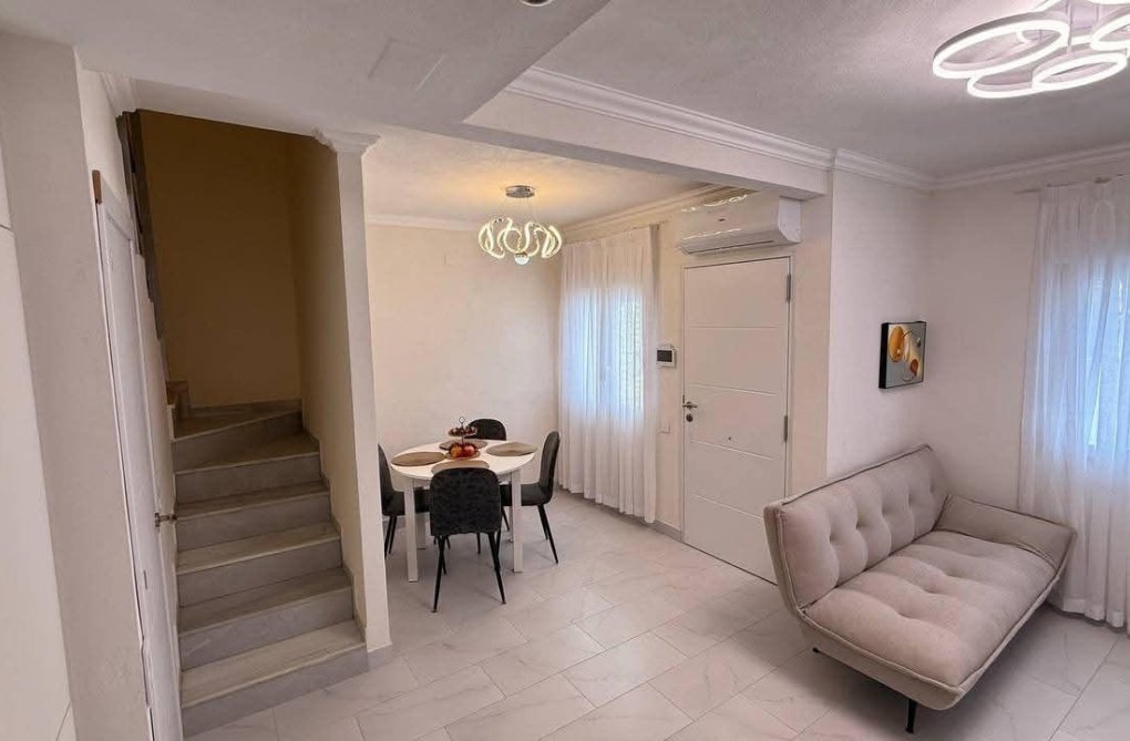 Resale - town house - Torrevieja - Calas Blanca