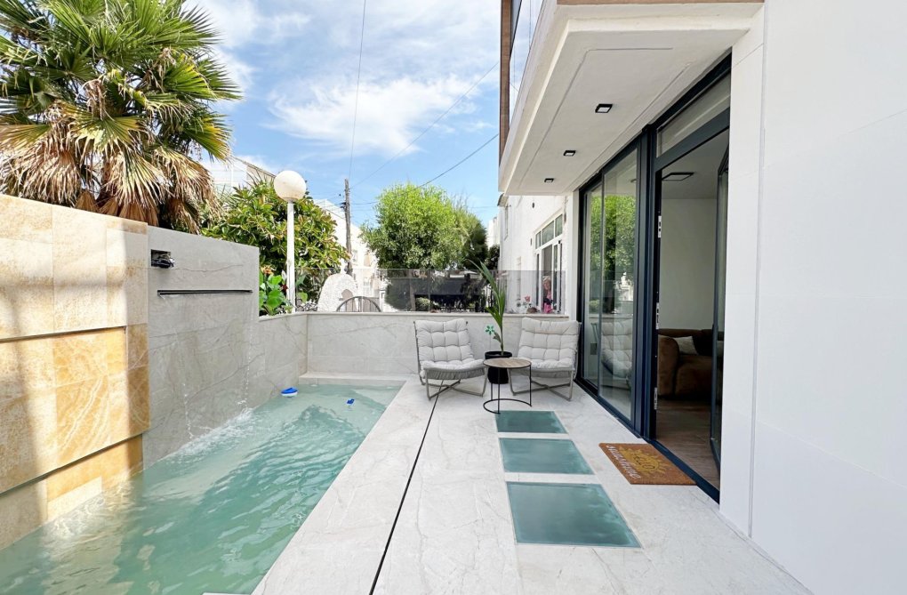 Resale - town house - Torrevieja - Calas Blanca