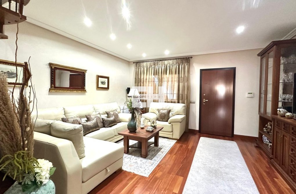 Resale - town house - Torrevieja - La Siesta