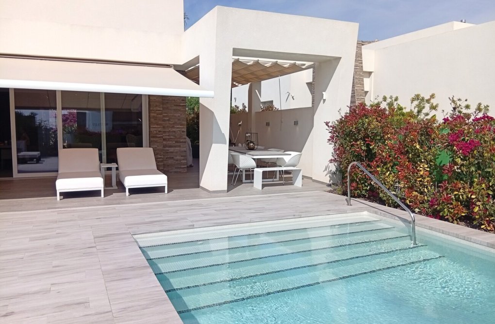 Resale - villa - Algorfa - La Finca Golf