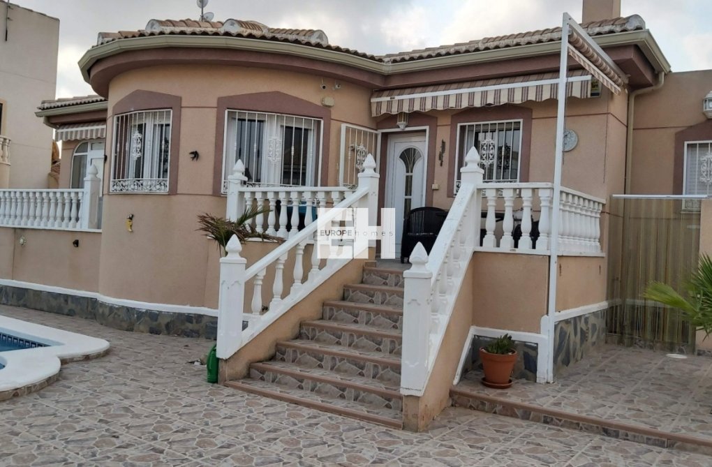 Resale - villa - Benimar - Costa Blanca