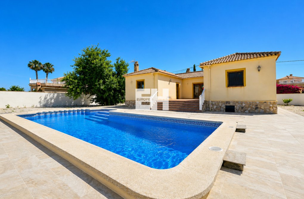 Resale - villa - Catral - Costa Blanca