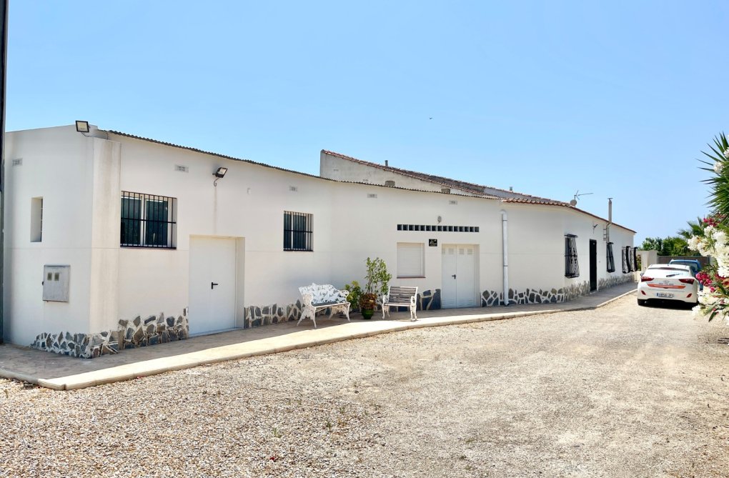 Resale - villa - Daya Nueva - Costa Blanca