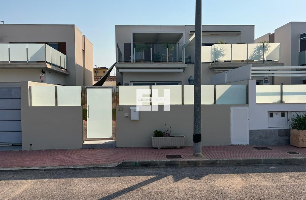 Resale - villa - Daya Vieja - Costa Blanca