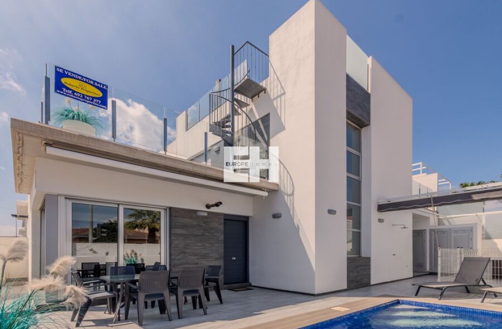 Resale - villa - Daya Vieja - Costa Blanca