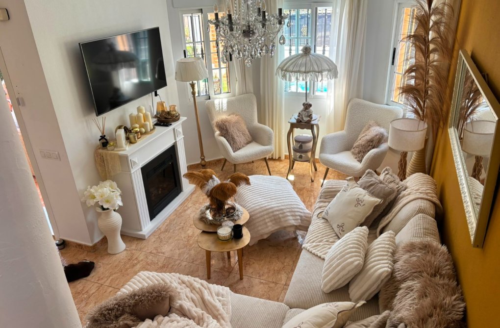 Resale - villa - El Raso - Costa Blanca