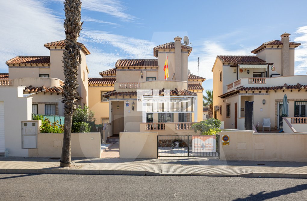 Resale - villa - Guardamar del Segura - El Raso