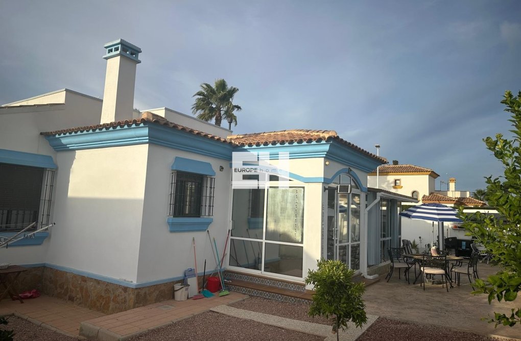 Resale - villa - Hondón de las Nieves - Inland
