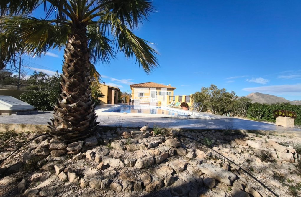 Resale - villa - Hondón de los Fráiles - Inland