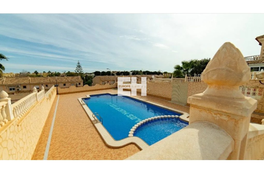 Resale - villa - Los Balcones - Costa Blanca