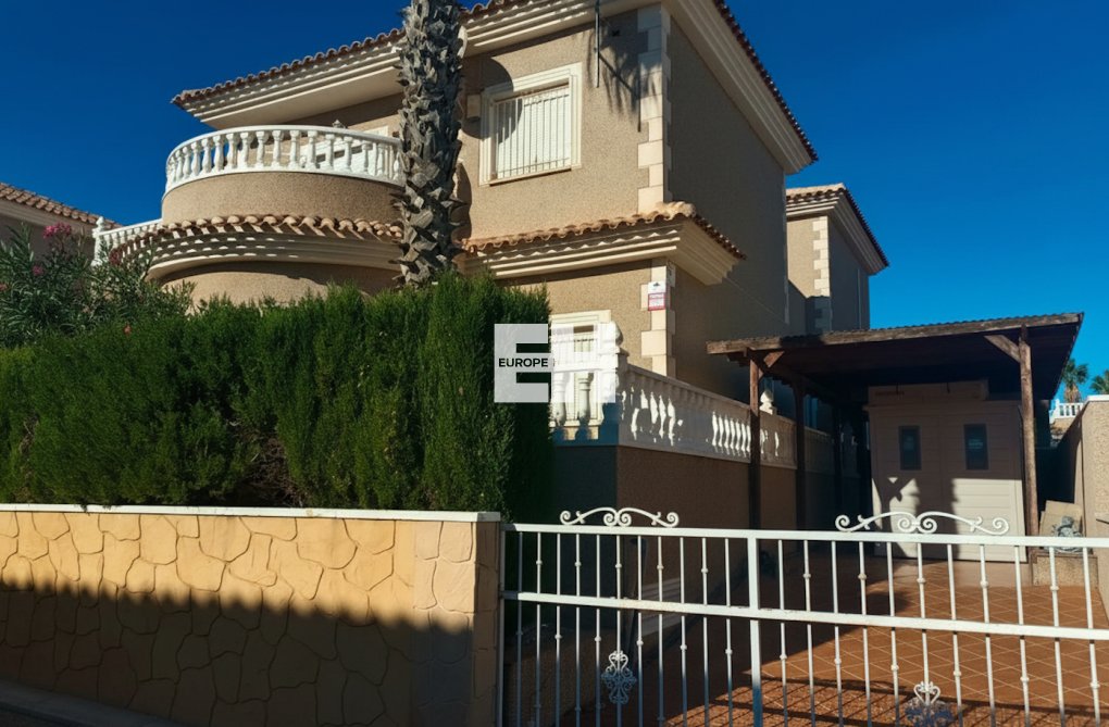 Resale - villa - Los Balcones - Costa Blanca