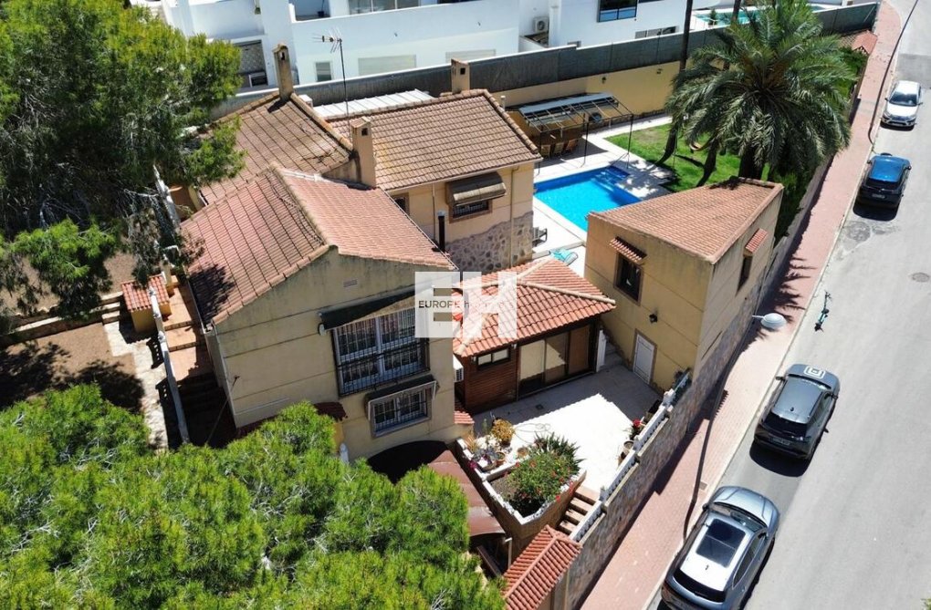 Resale - villa - Los Balcones - Costa Blanca