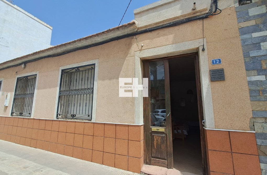 Resale - villa - Los Montesinos - Costa Blanca