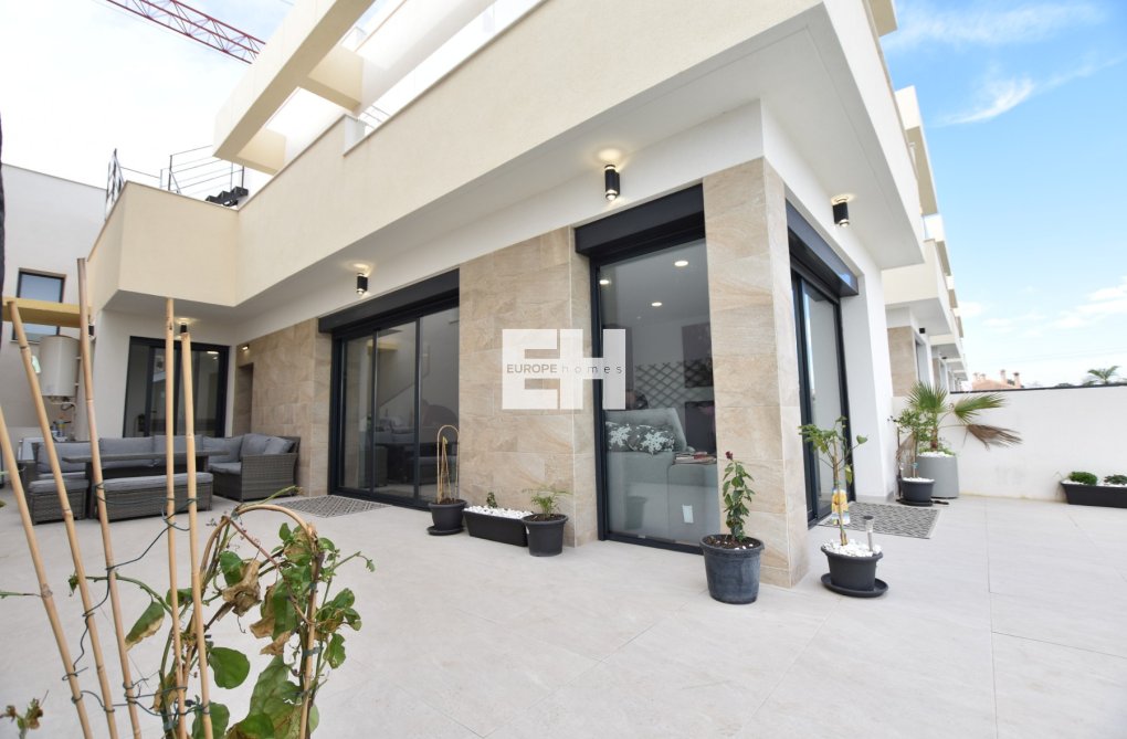 Resale - villa - Los Montesinos - Costa Blanca