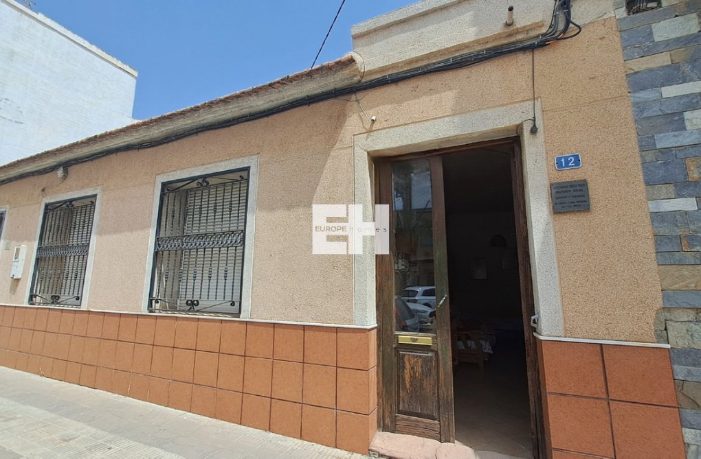 Resale - villa - Los Montesinos - Costa Blanca