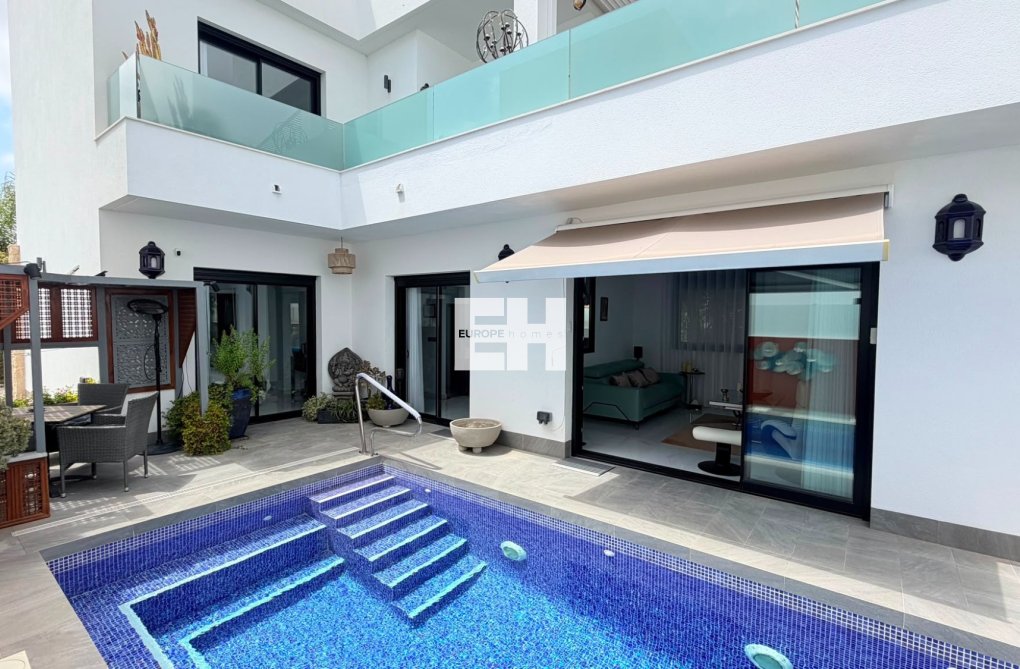 Resale - villa - Los Montesinos - Costa Blanca