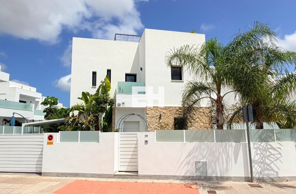 Resale - villa - Los Montesinos - Costa Blanca