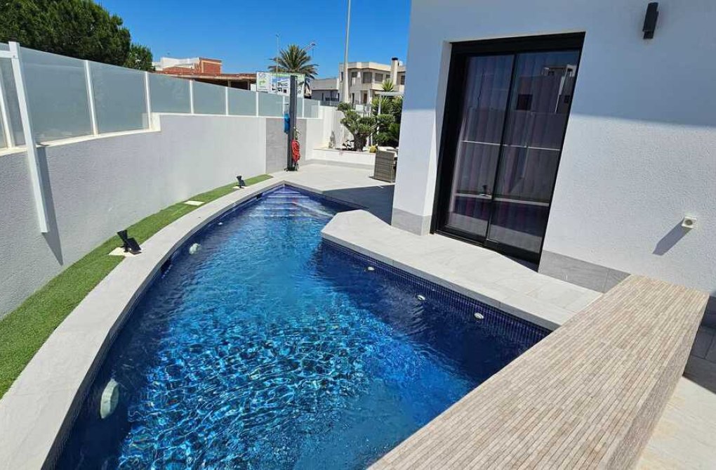 Resale - villa - Los Montesinos - Costa Blanca