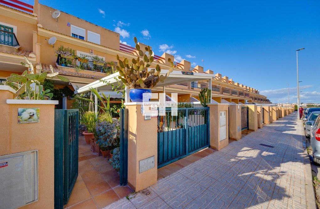 Resale - villa - Orihuela Costa - Costa Blanca