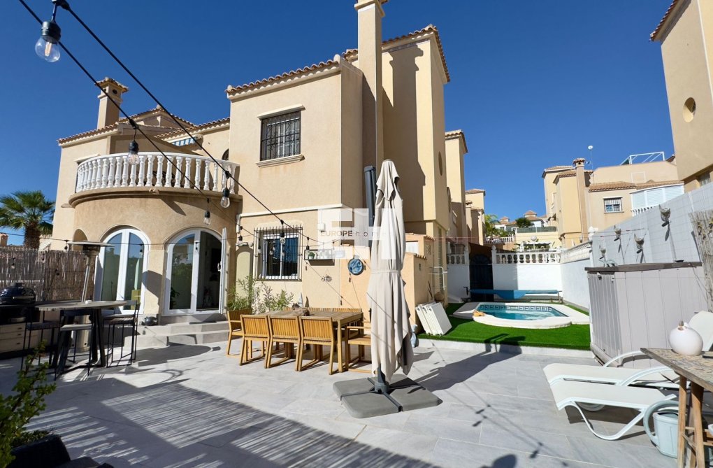 Resale - villa - Orihuela Costa - Costa Blanca