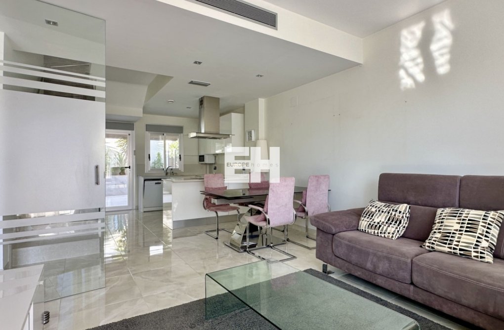 Resale - villa - Orihuela Costa - Costa Blanca