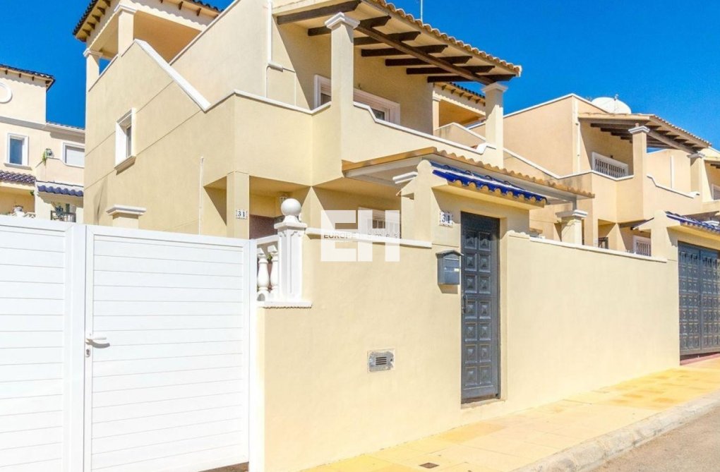 Resale - villa - Orihuela Costa - Costa Blanca
