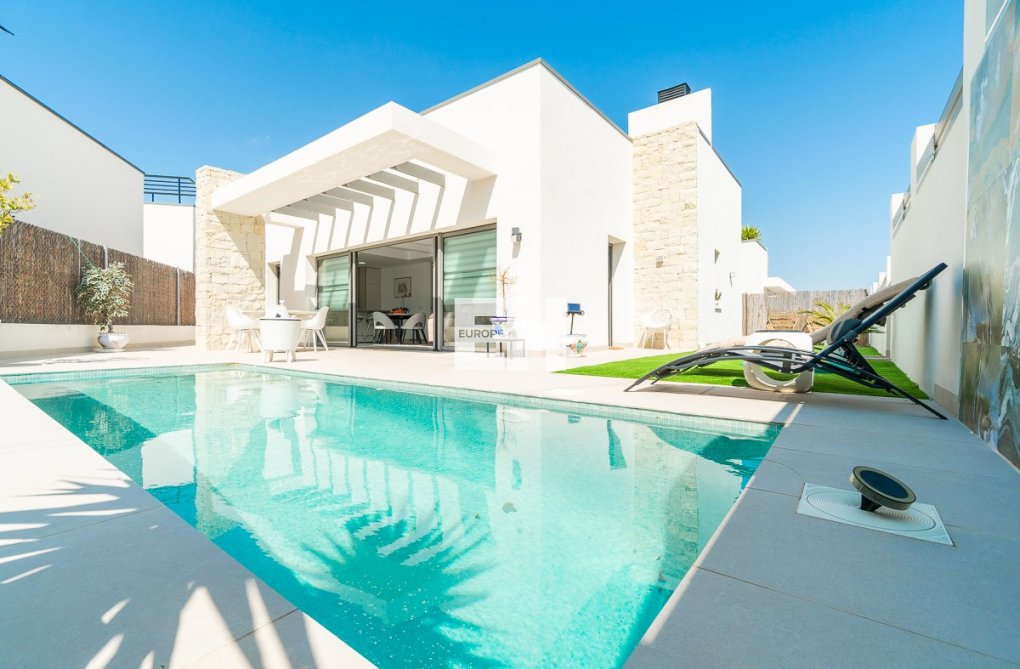 Resale - villa - Orihuela Costa - Costa Blanca