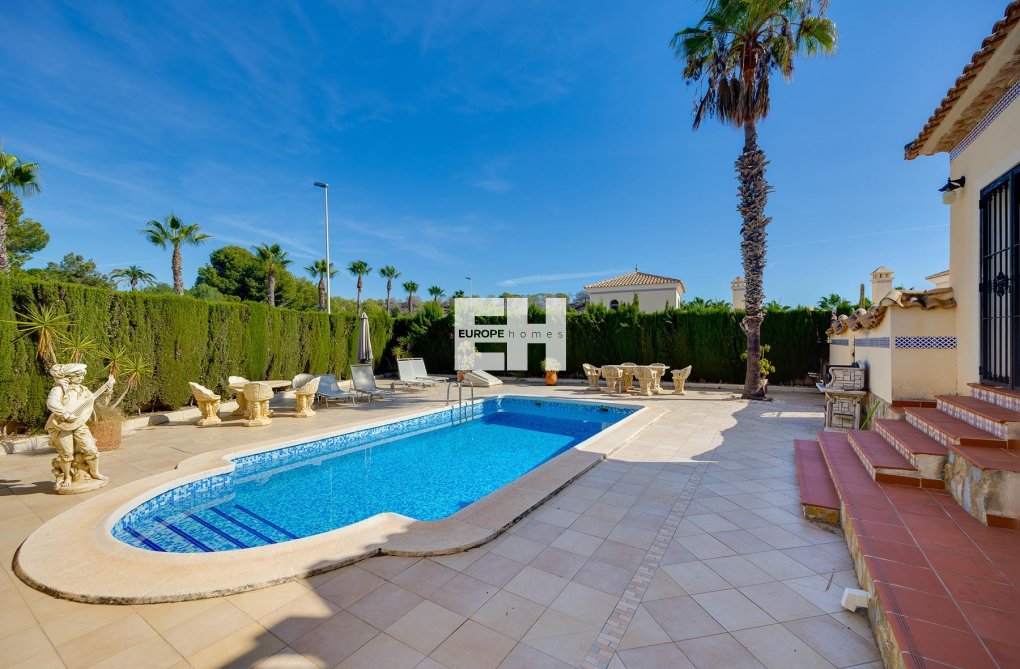 Resale - villa - Orihuela Costa - Costa Blanca