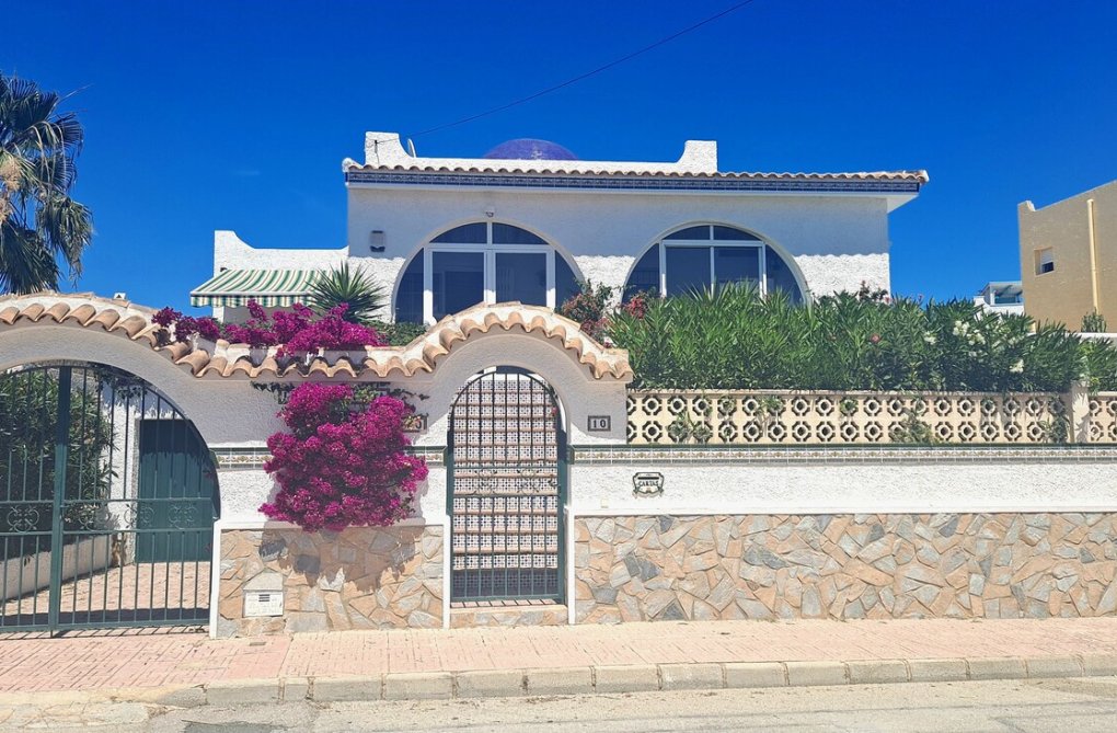 Resale - villa - Orihuela Costa - Costa Blanca