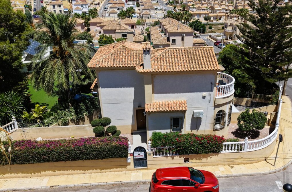 Resale - villa - Orihuela Costa - Costa Blanca