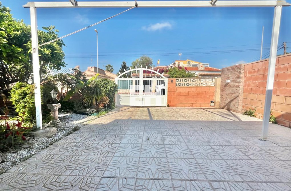 Resale - villa - Orihuela Costa - Los Almendros-la Florida